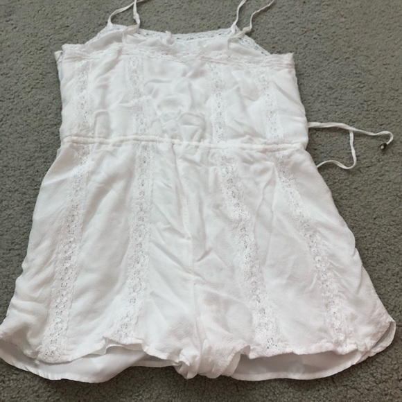 Forever 21 white romper - Picture 3 of 3